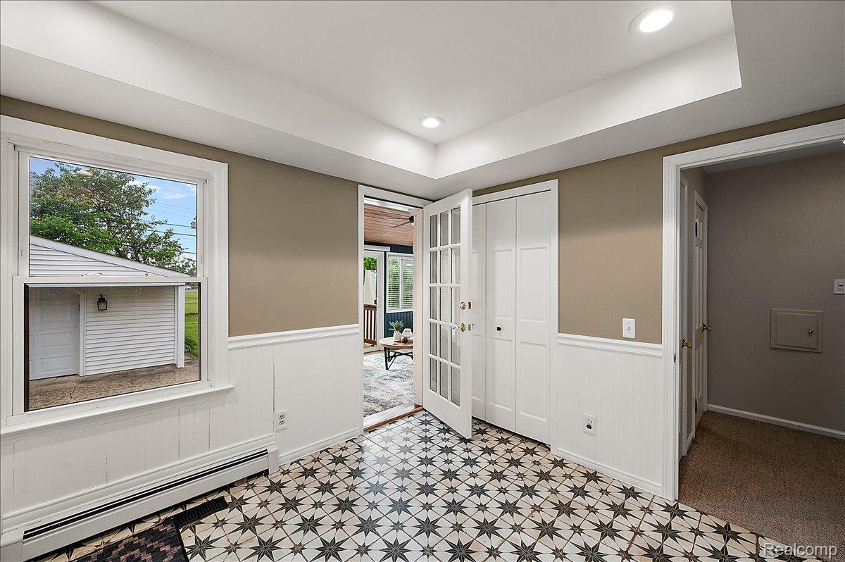4403 Amherst Road Royal Oak, MI 48073 - Photo 22 of 60 View into 3 Seasons Room from Mud Room/Flex Space
