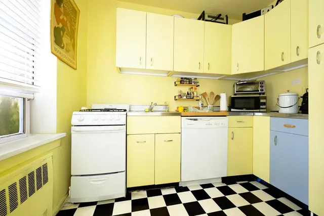 $430,000 | 430 East 56th Street, Unit 10C | Sutton Place