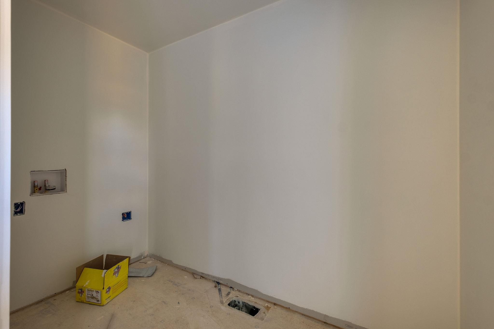 881 Hooper Road Charlotte, TN 37036 - Photo 18 of 24 Large Utility Room/ Pantry (Walk In)