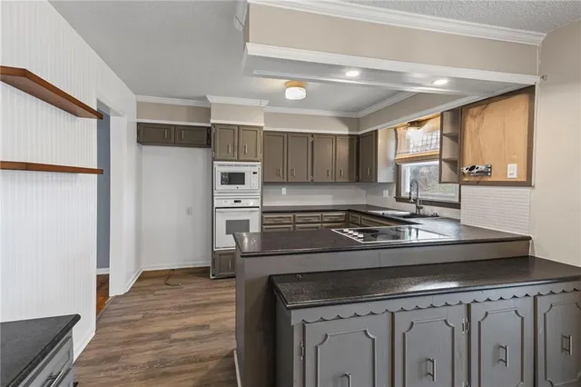 $355,000 | 602 Southwest Murray Road, Lee's Summit, MO 64081