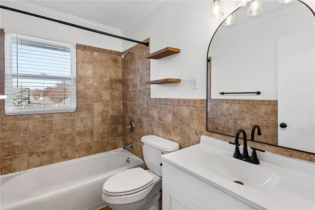 $365,000 | 602 Southwest Murray Road, Lee's Summit, MO 64081