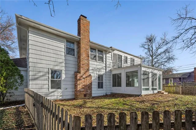 $365,000 | 602 Southwest Murray Road, Lee's Summit, MO 64081