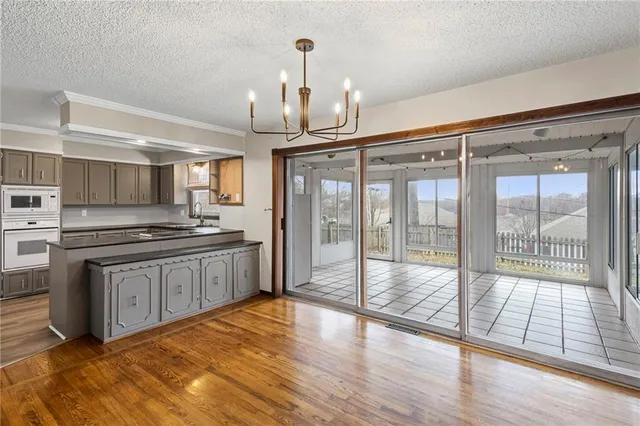 $365,000 | 602 Southwest Murray Road, Lee's Summit, MO 64081