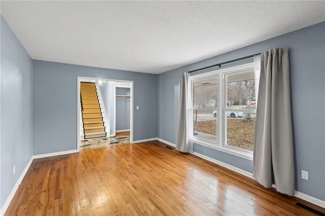 $355,000 | 602 Southwest Murray Road, Lee's Summit, MO 64081