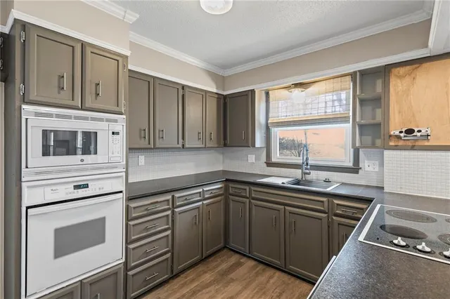 $365,000 | 602 Southwest Murray Road, Lee's Summit, MO 64081