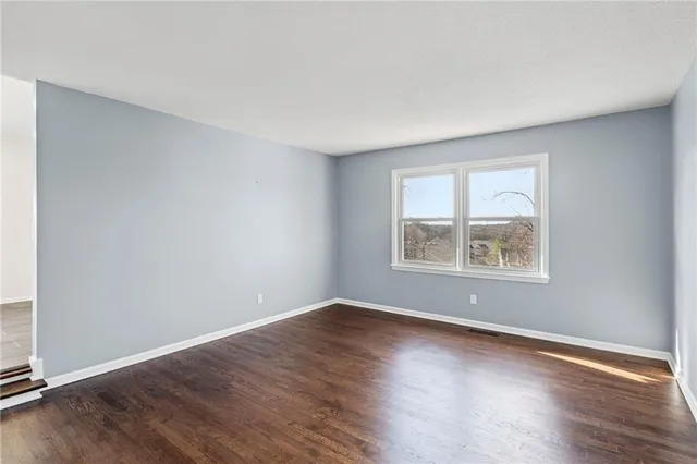 $355,000 | 602 Southwest Murray Road, Lee's Summit, MO 64081