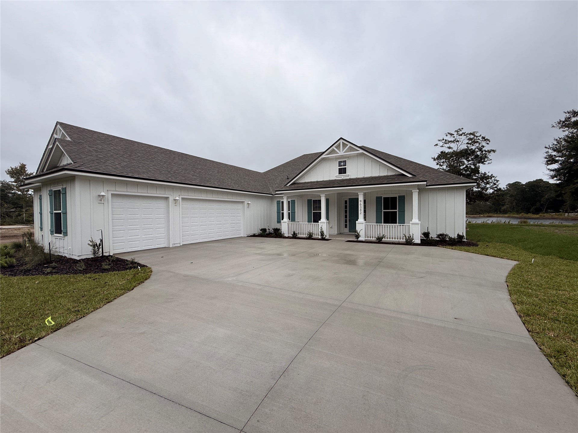 96342 Blackrock Road Yulee, FL 32097 - Photo 3 of 23 front view of a house with a garden