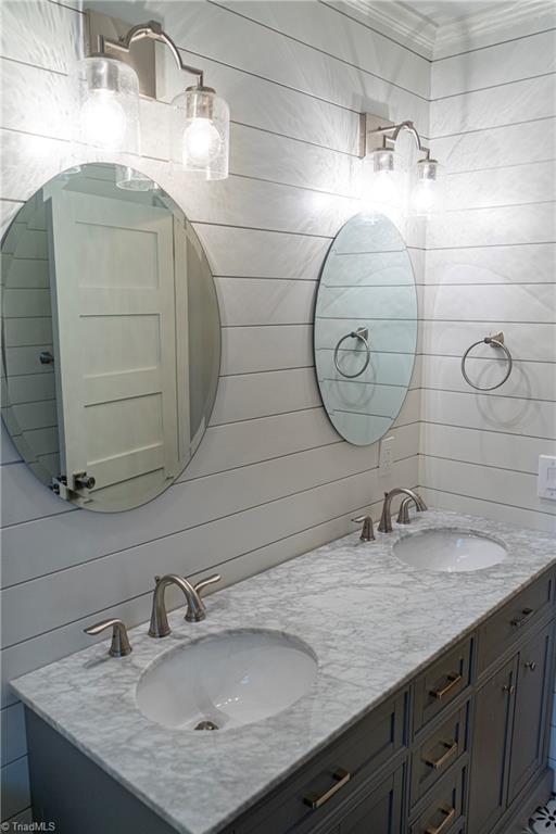 201 Partridge Lane Lexington, NC 27292 - Photo 33 of 40 Primary Bathroom En-Suite