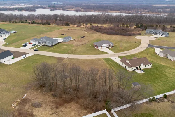 $65,000 | 800 Ann Marie Drive, Utica, IL 61373