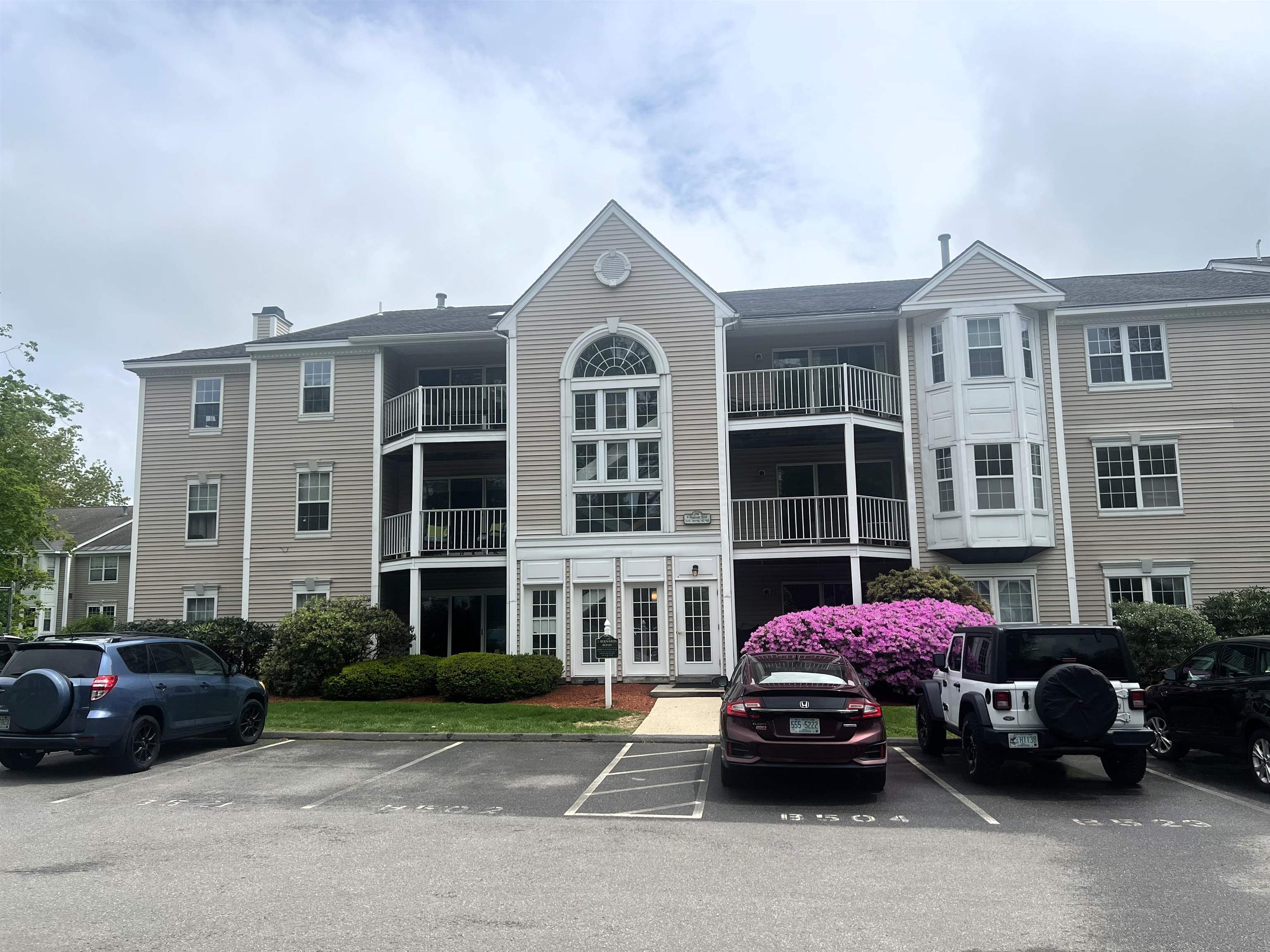 5 Bernards Road, Unit 4 Merrimack, NH 03054 - Photo 1 of 16