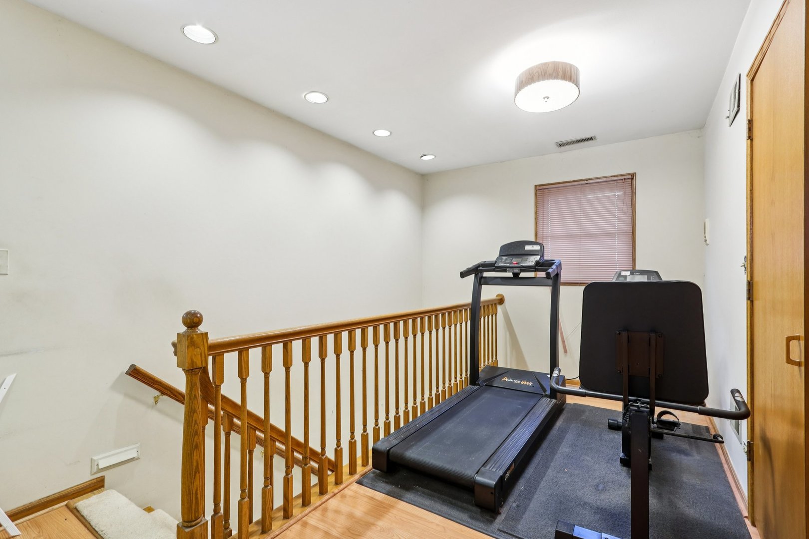 132 Tanglewood Drive Elk Grove Village, IL 60007 - Photo 17 of 42 a view of a hallway with workspace