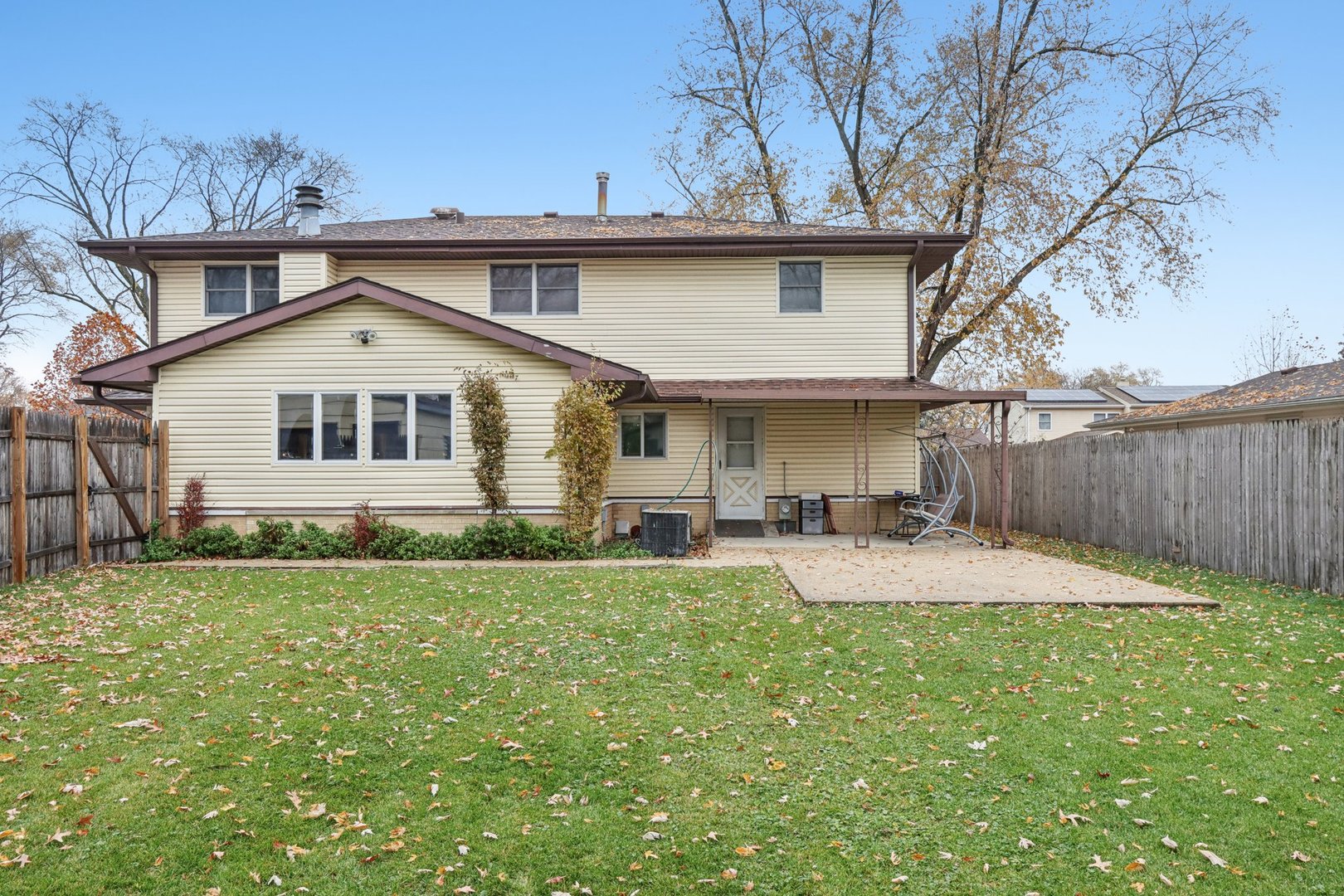 132 Tanglewood Drive Elk Grove Village, IL 60007 - Photo 38 of 42 a front view of a house with yard and green space