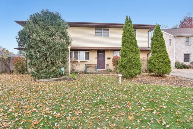 $530,000 | 132 Tanglewood Drive, Elk Grove Village, IL 60007