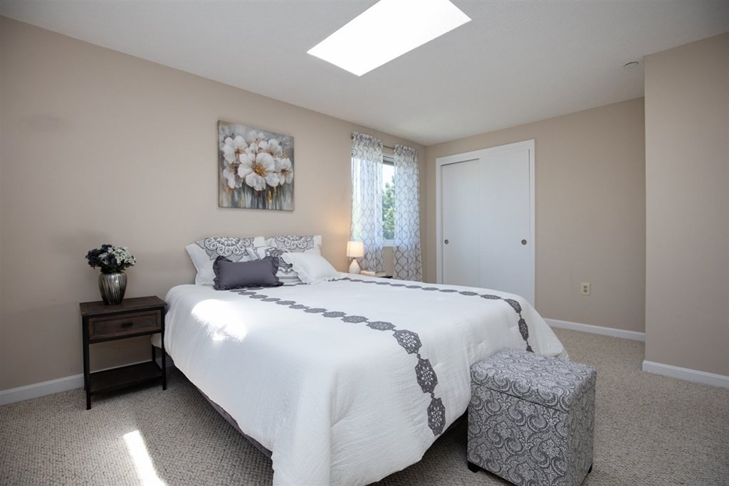 35 Prospect Street, Unit 301 Woburn, MA 01801 - Photo 11 of 19 a bedroom with bed and window