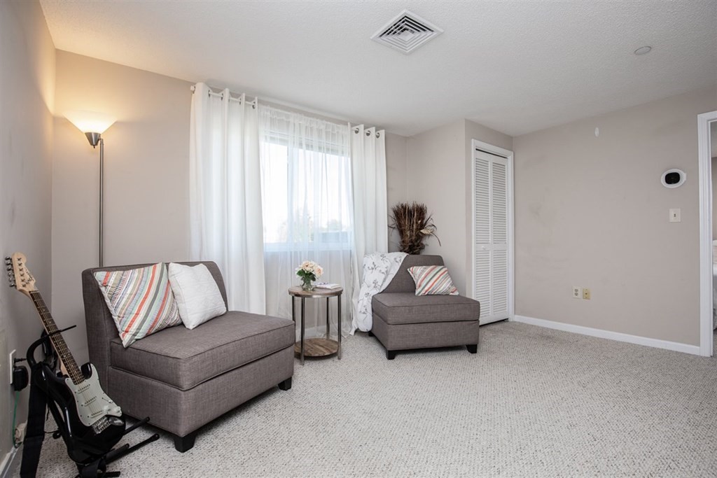 35 Prospect Street, Unit 301 Woburn, MA 01801 - Photo 3 of 19 a living room with furniture and a window