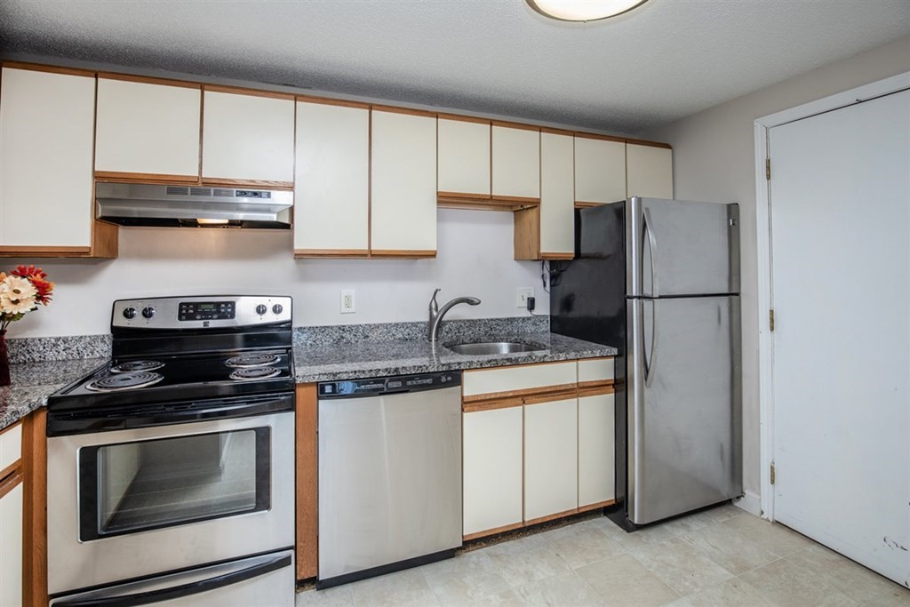 35 Prospect Street, Unit 301 Woburn, MA 01801 - Photo 8 of 19 a kitchen with a stove and a refrigerator