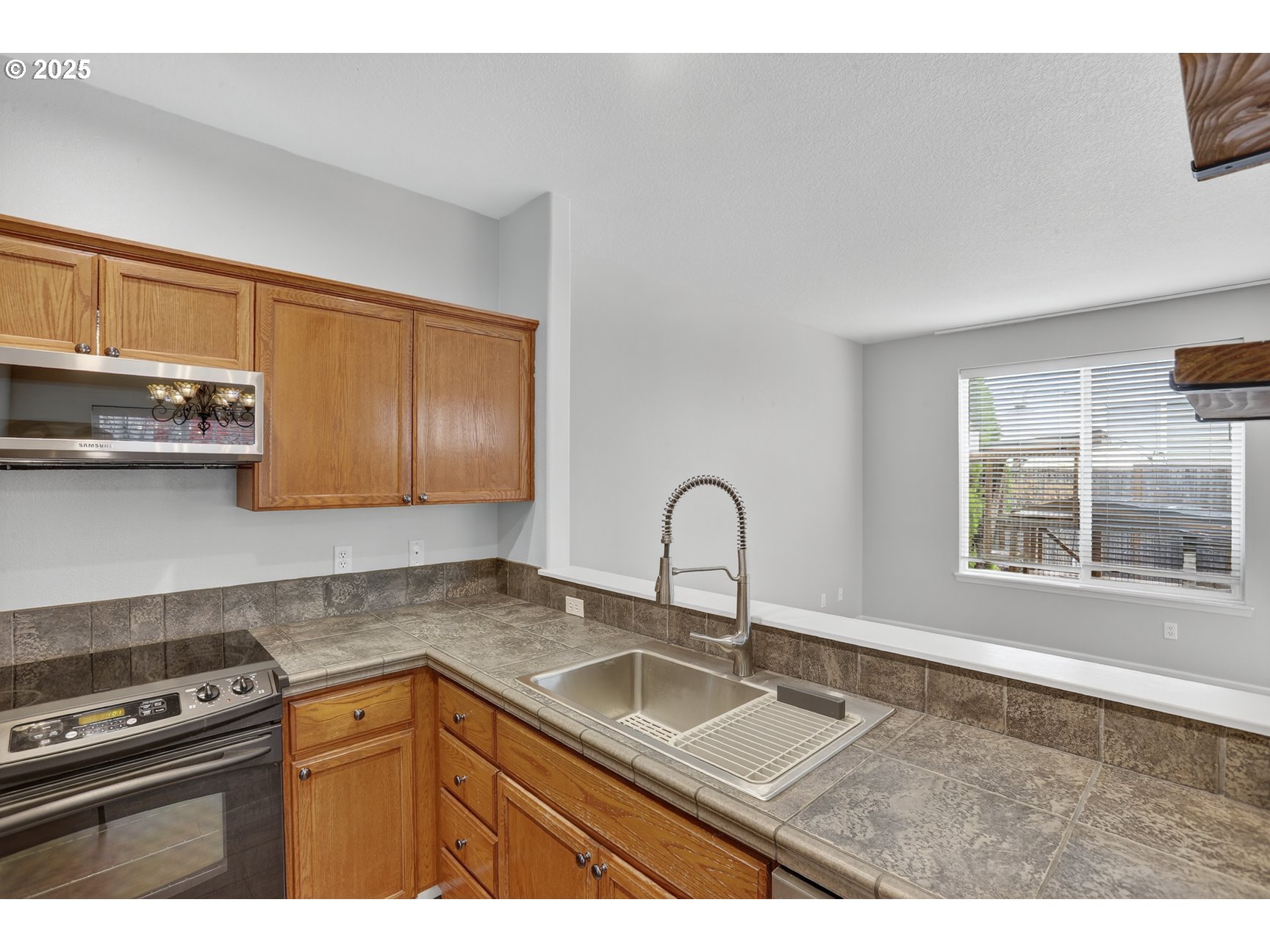 17257 Southwest Berkeley Lane Beaverton, OR 97003 - Photo 6 of 41