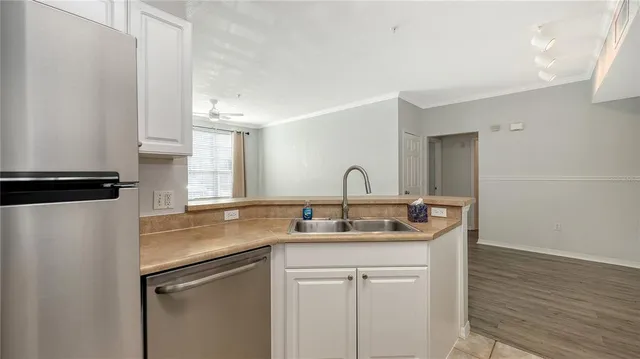 $1,900 | 5531 Rosehill Road, Unit 103, Sarasota, FL 34233