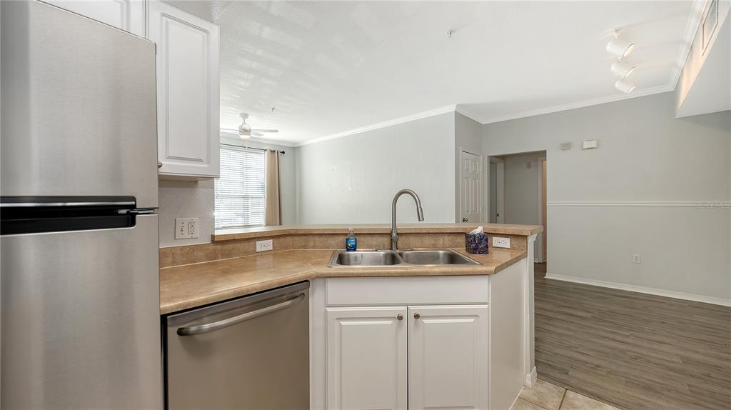 5531 Rosehill Road, Unit 103 Sarasota, FL 34233 - Photo 11 of 45