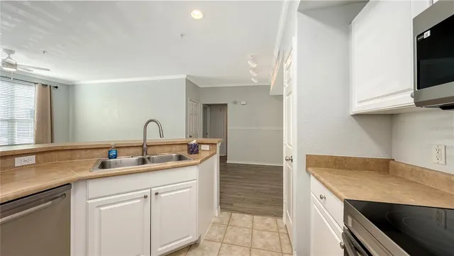 $1,900 | 5531 Rosehill Road, Unit 103, Sarasota, FL 34233