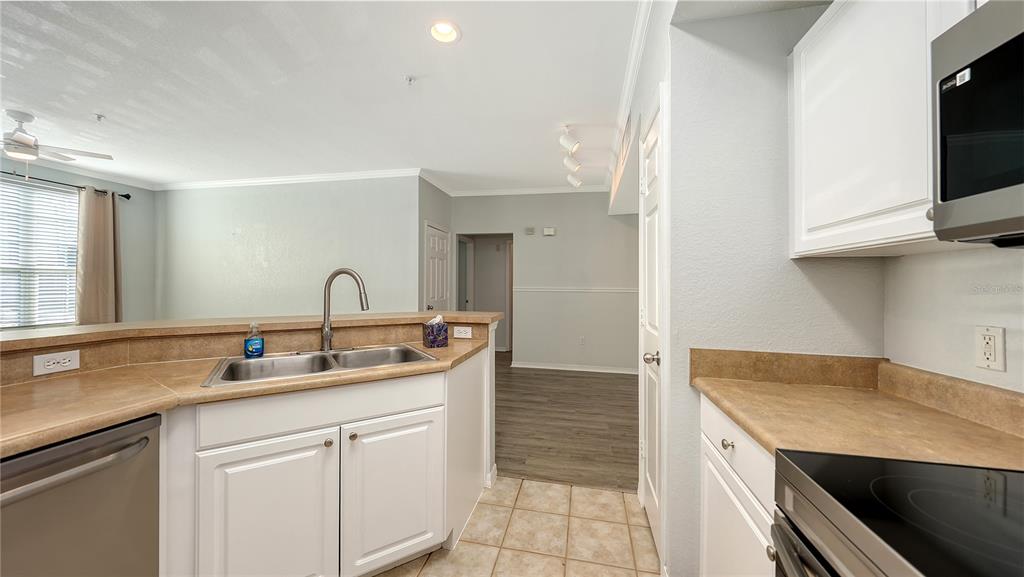 5531 Rosehill Road, Unit 103 Sarasota, FL 34233 - Photo 12 of 45