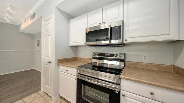 $1,900 | 5531 Rosehill Road, Unit 103, Sarasota, FL 34233