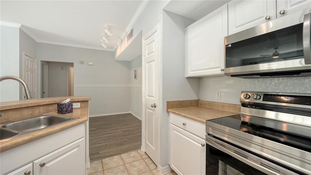 5531 Rosehill Road, Unit 103 Sarasota, FL 34233 - Photo 14 of 45