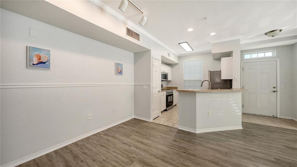 5531 Rosehill Road, Unit 103 Sarasota, FL 34233 - Photo 17 of 45