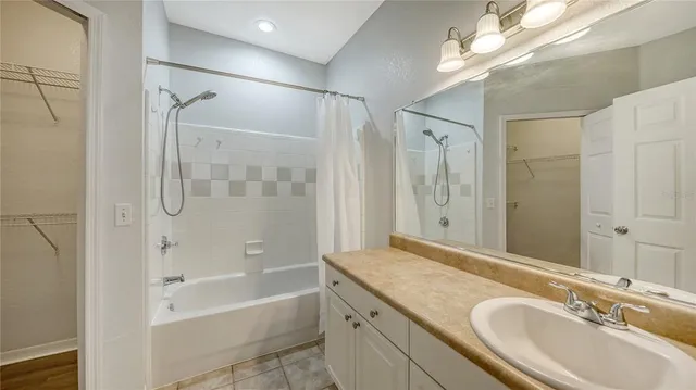 $1,900 | 5531 Rosehill Road, Unit 103, Sarasota, FL 34233