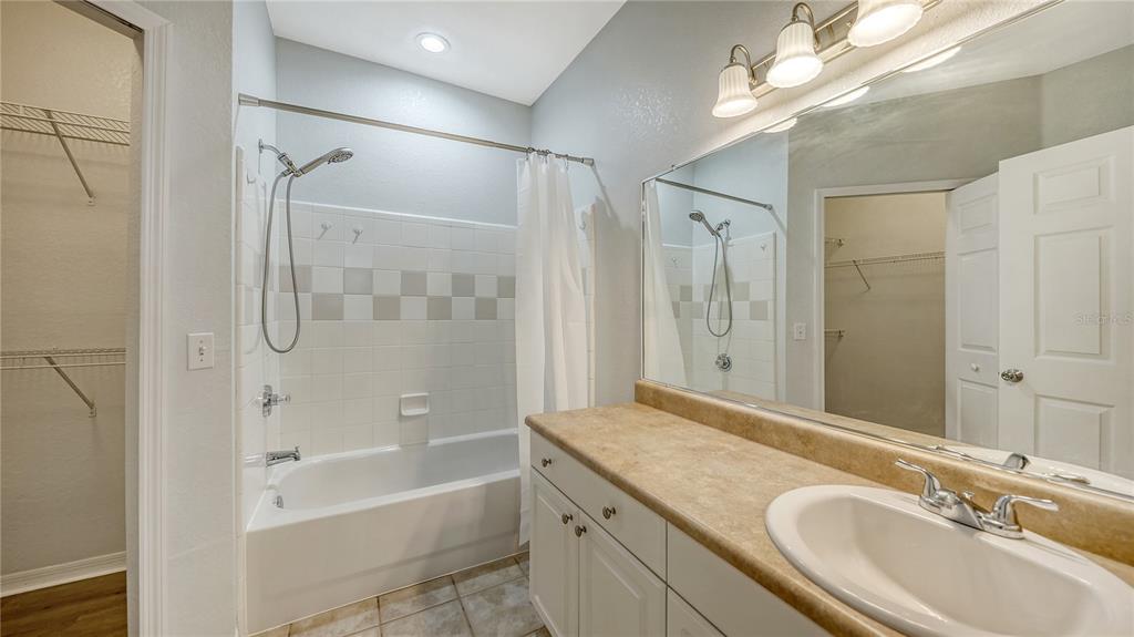 5531 Rosehill Road, Unit 103 Sarasota, FL 34233 - Photo 22 of 45