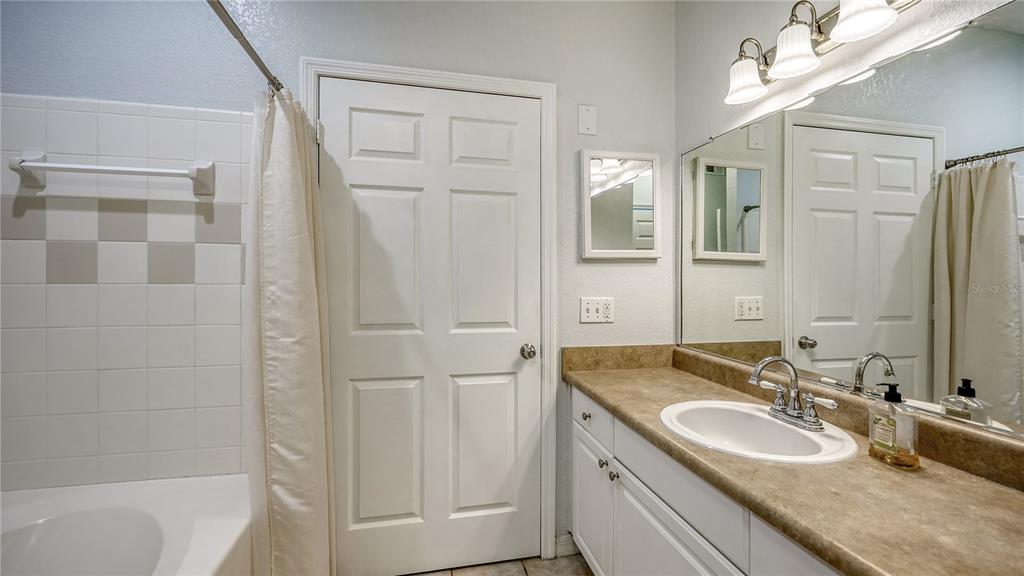 5531 Rosehill Road, Unit 103 Sarasota, FL 34233 - Photo 29 of 45