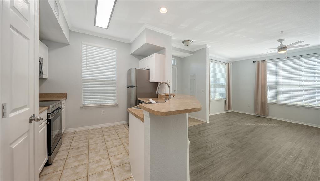 5531 Rosehill Road, Unit 103 Sarasota, FL 34233 - Photo 7 of 45