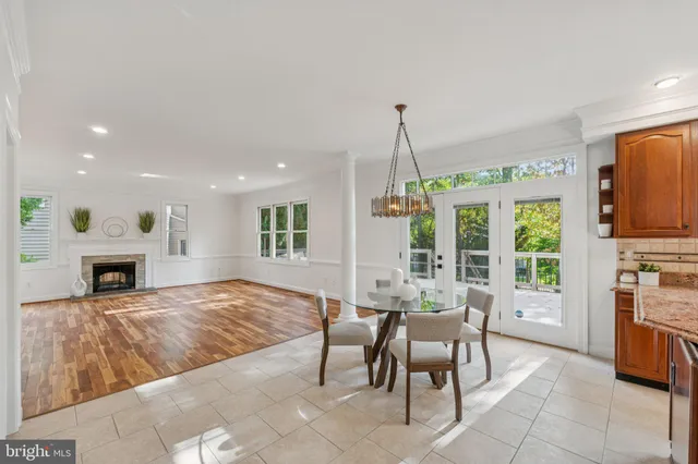 a view of a livingroom with furniture window and outside view