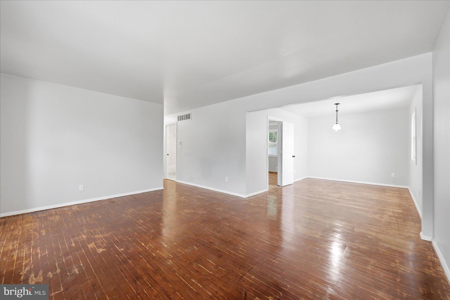 9110 Meadow Heights Road Randallstown, MD 21133 - Photo 8 of 39 Spacious, sunlit open living area.