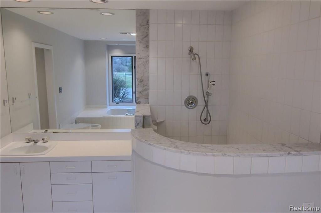 1965 Pine Ridge Lane Bloomfield Hills, MI 48302 - Photo 21 of 38