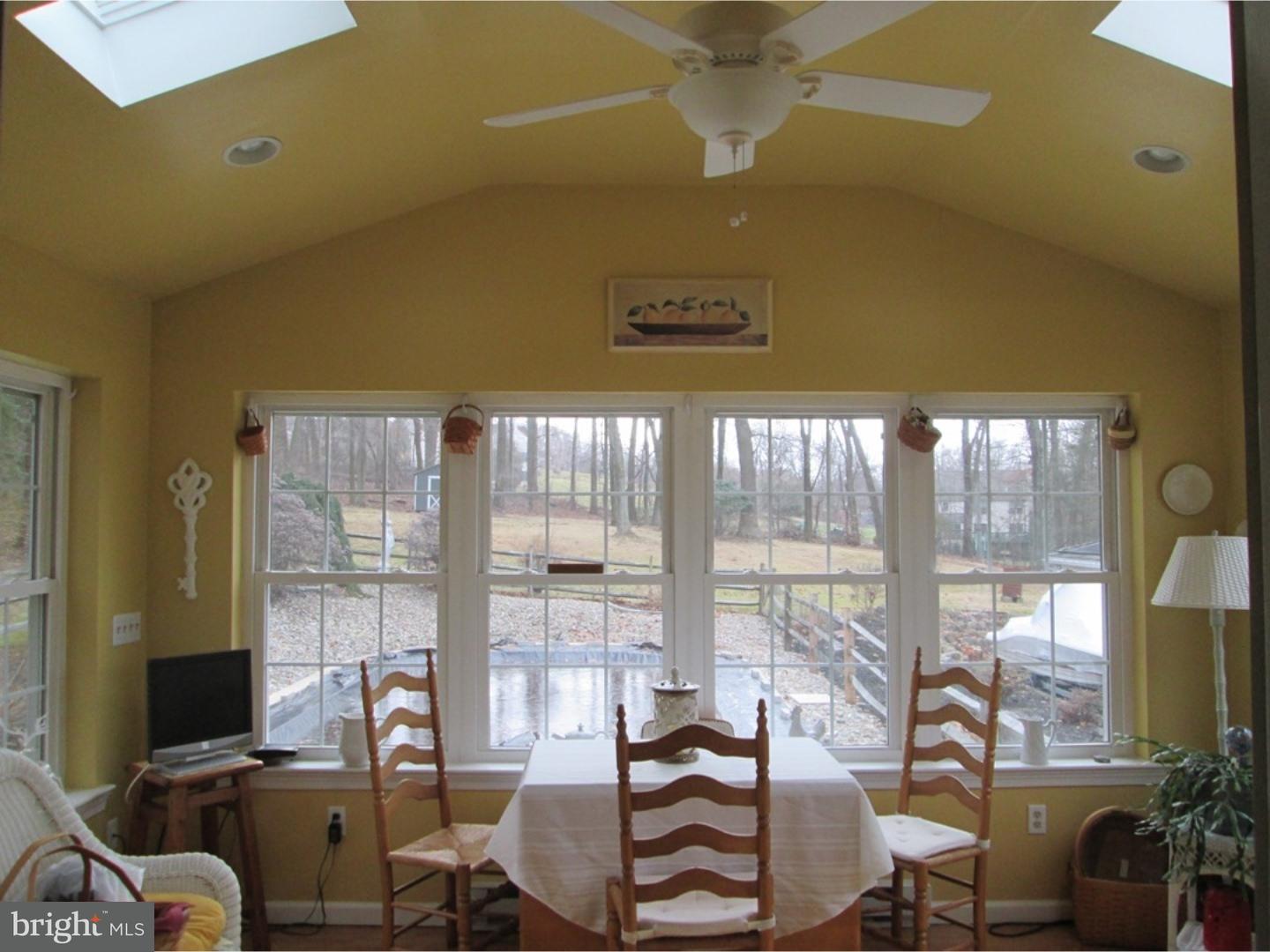 284 Bishop Road Pottstown, PA 19465 - Photo 4 of 24