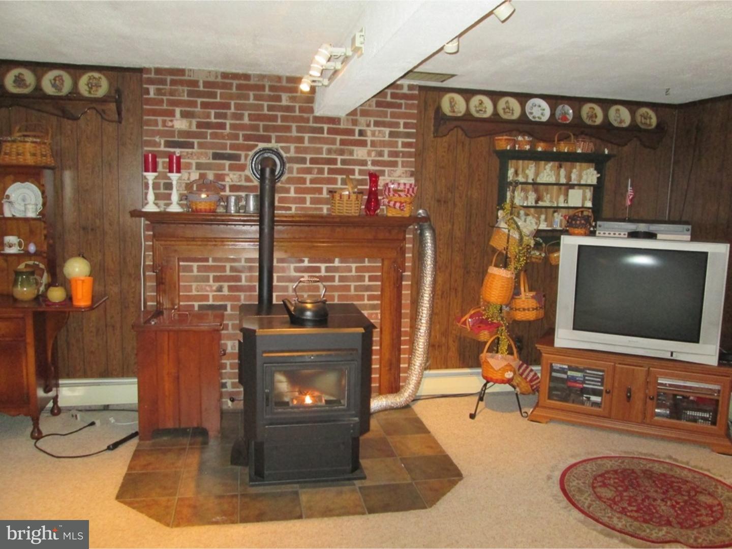 284 Bishop Road Pottstown, PA 19465 - Photo 6 of 24