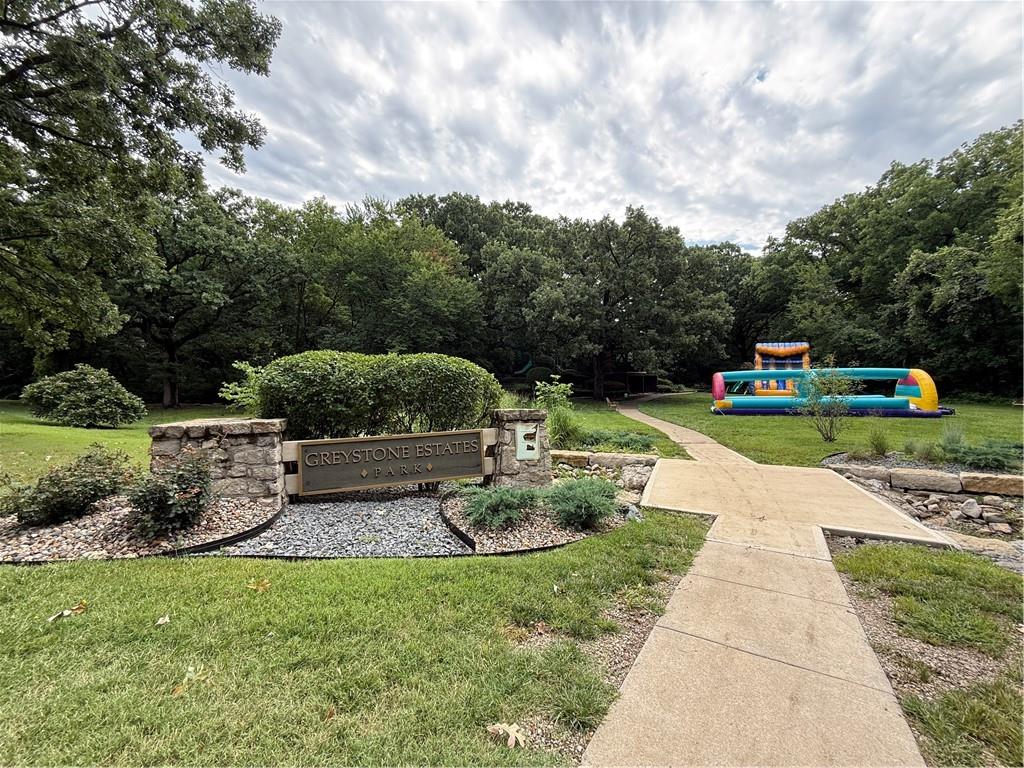 8329 Rosehill Road Lenexa, KS 66215 - Photo 5 of 7