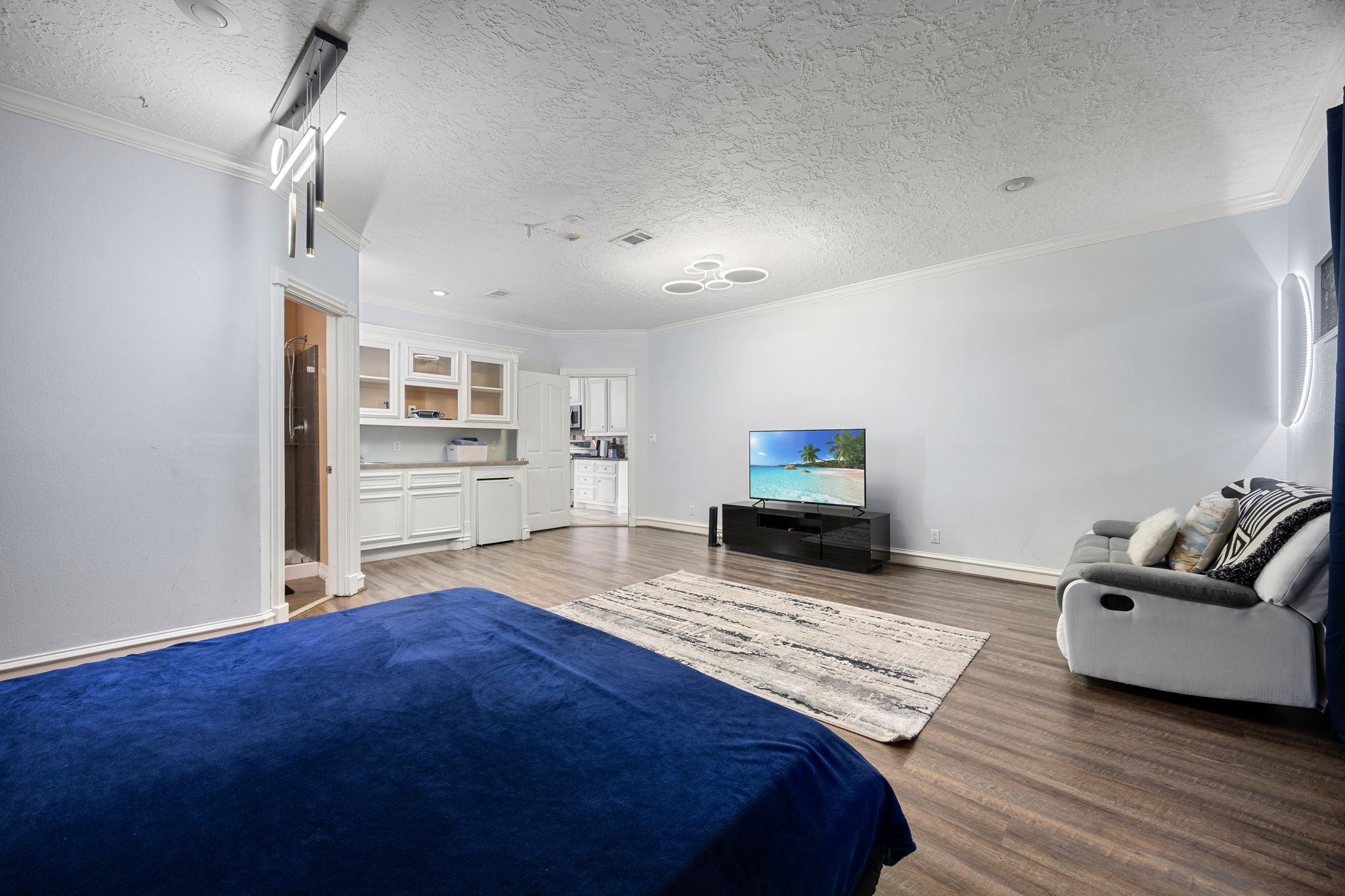 21427 Tophill Drive Spring, TX 77388 - Photo 27 of 50 a bedroom with a bed and a couch
