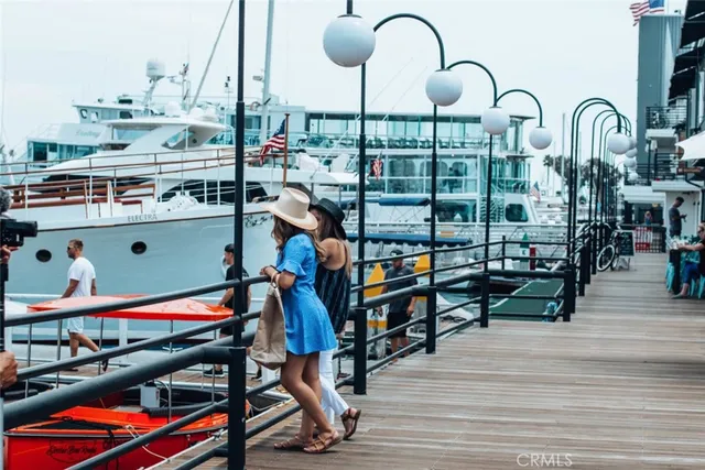 $3,000 | 215 29th Street, Unit B, Newport Beach, CA 92663