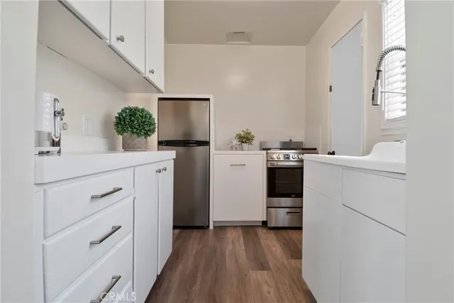 $3,000 | 215 29th Street, Unit B, Newport Beach, CA 92663
