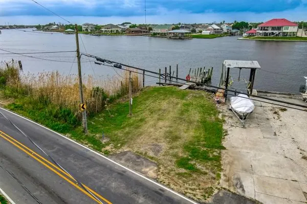 $250,000 | 4411 Jean Lafitte Boulevard, Lafitte, LA 70067