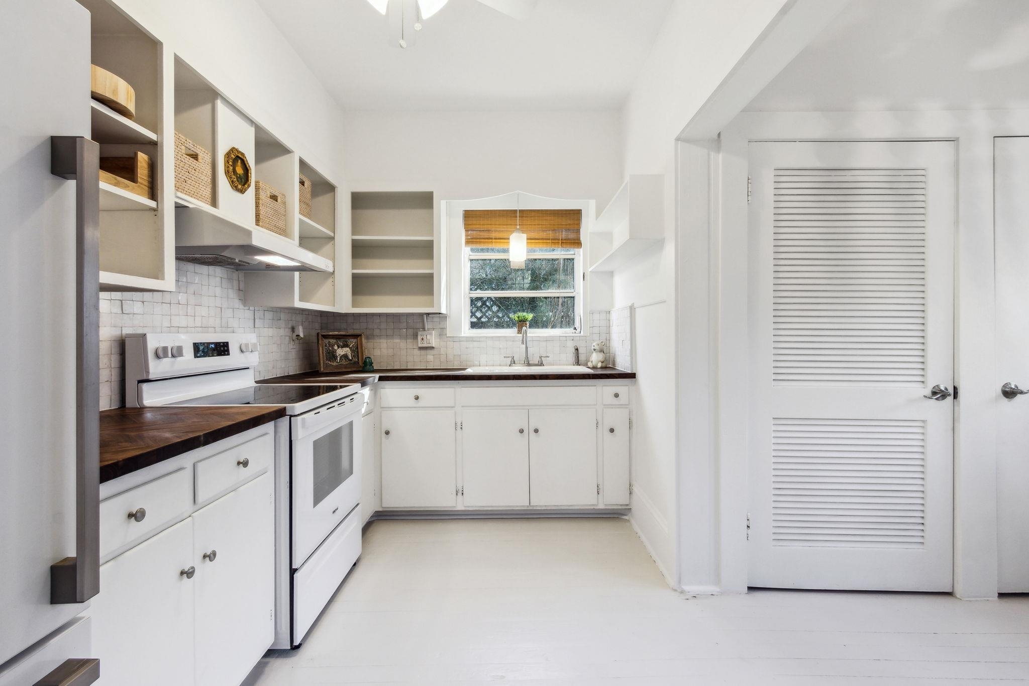 67 Park Place St. Augustine, FL 32084 - Photo 24 of 69 a kitchen with granite countertop white cabinets and white appliances