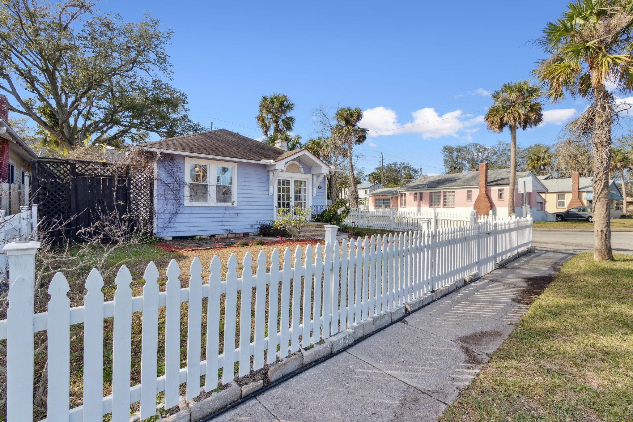 67 Park Place St. Augustine, FL 32084 - Photo 5 of 69 a view of a house with wooden fence