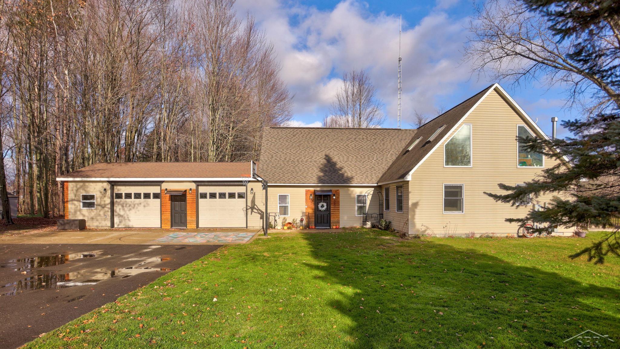 2122 Heather Way Gladwin, MI 48624 - Photo 2 of 43