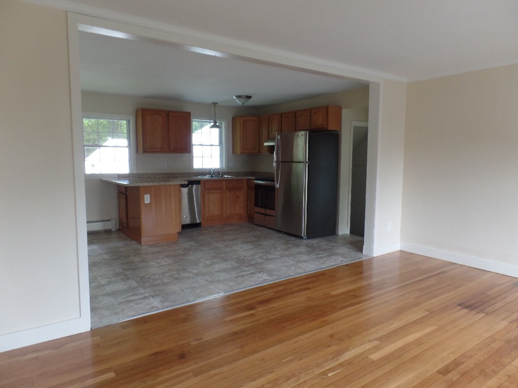 70 Mapleton Road Manchester, NH 03103 - Photo 11 of 34 Gallery Image 11