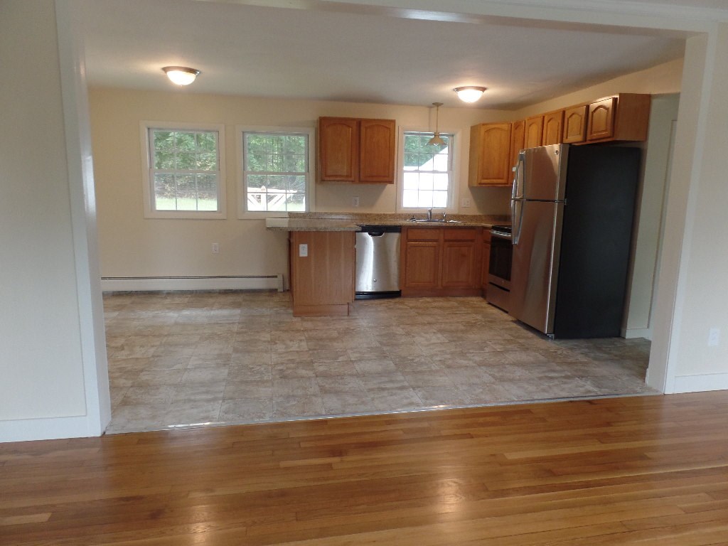70 Mapleton Road Manchester, NH 03103 - Photo 8 of 34 Gallery Image 8