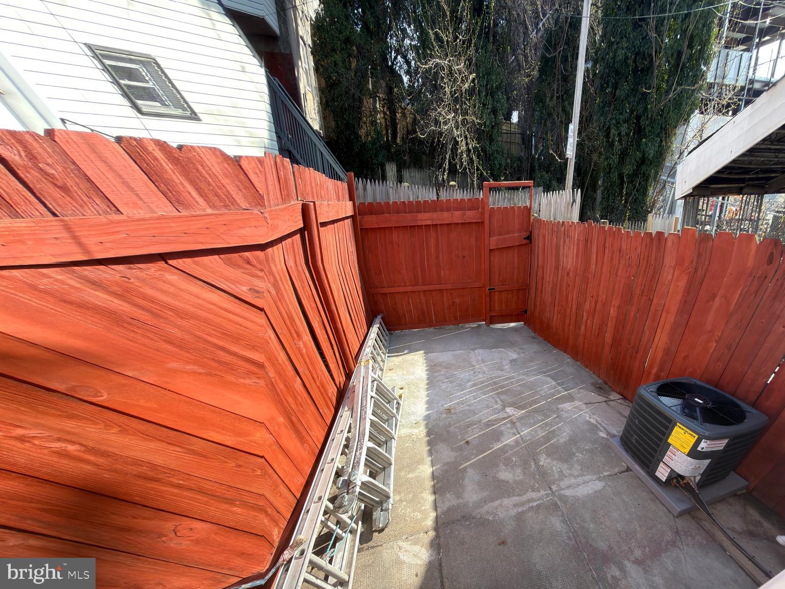 2129 Federal Street Baltimore, MD 21213 - Photo 17 of 27 a backyard of a house with lots of green space