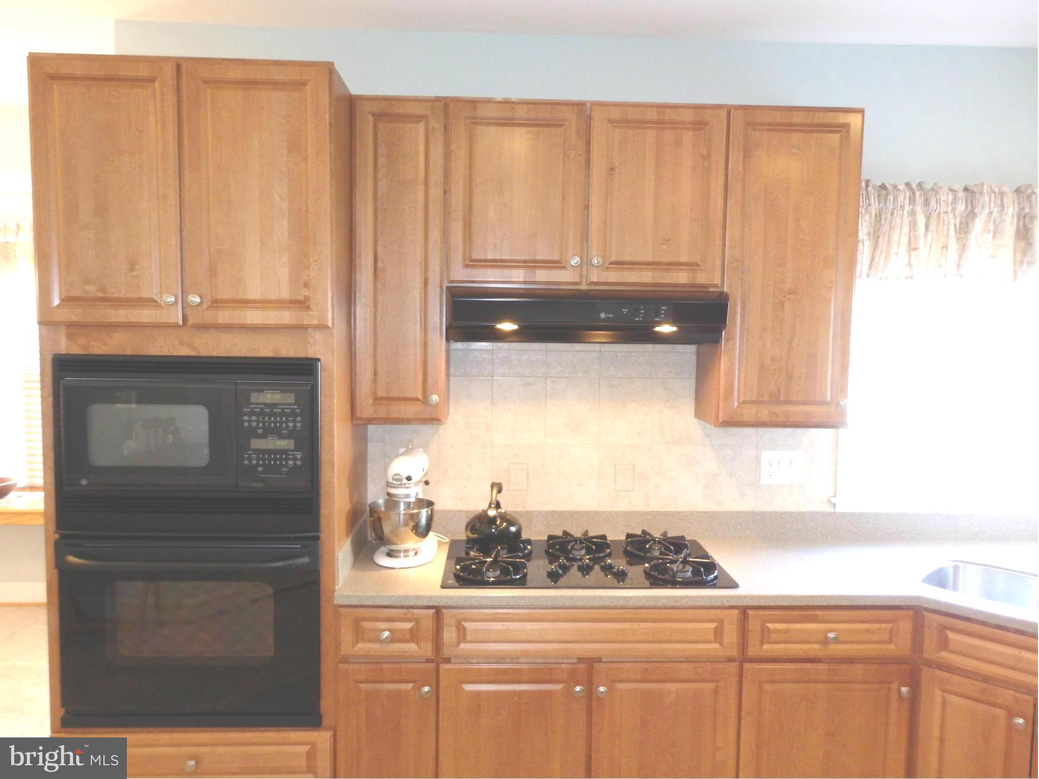 2643 Brook Valley Road Frederick, MD 21701 - Photo 10 of 30 Kitchen has 5 burner cooktop and wall oven