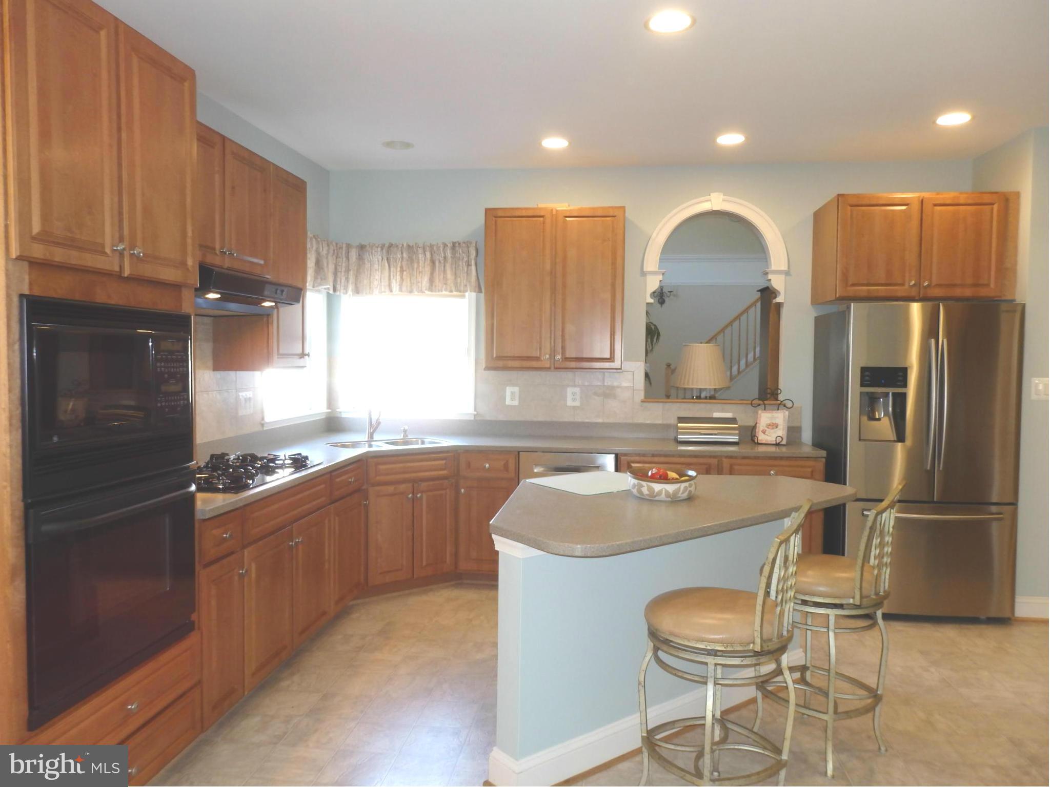 2643 Brook Valley Road Frederick, MD 21701 - Photo 11 of 30 Triangular island and arched passthrough